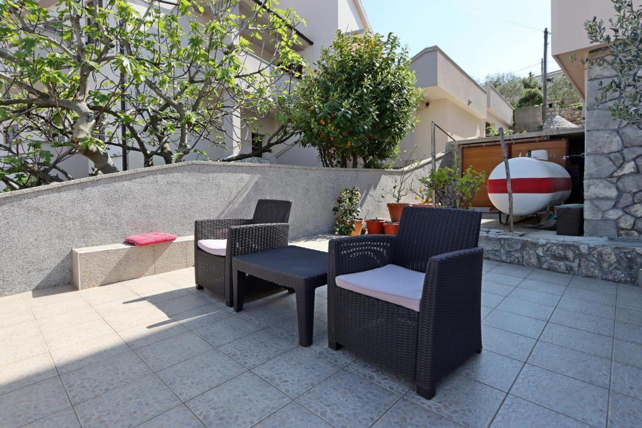 Apartments And Rooms With Parking Space Vrbnik, Krk - 5299 외부 사진