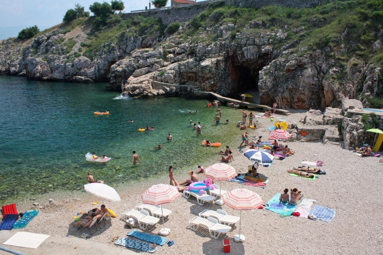 Apartments And Rooms With Parking Space Vrbnik, Krk - 5299 외부 사진