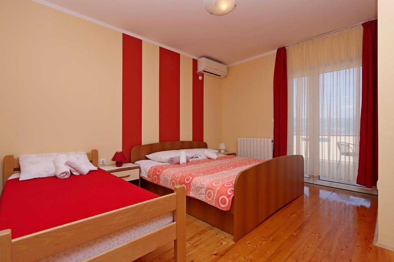 Apartments And Rooms With Parking Space Vrbnik, Krk - 5299 외부 사진