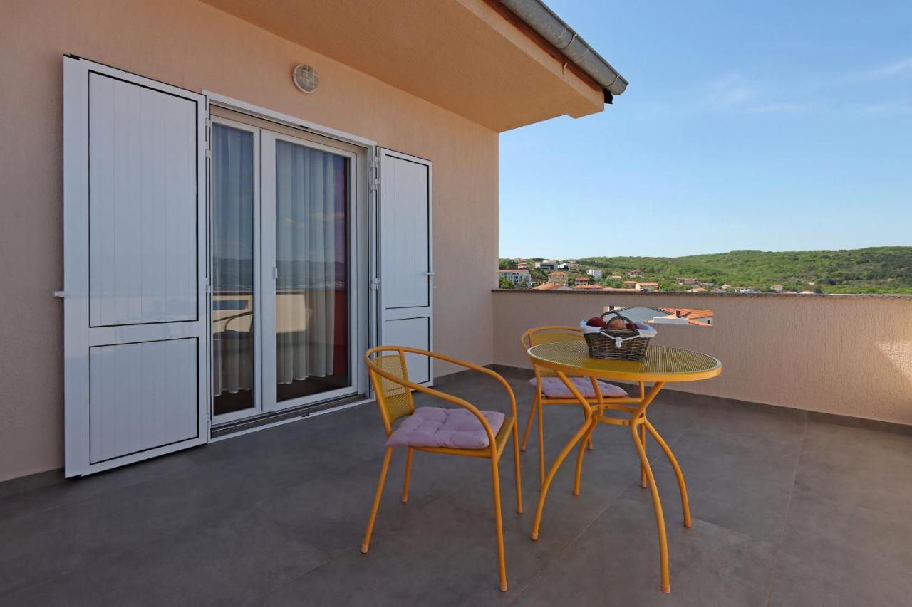 Apartments And Rooms With Parking Space Vrbnik, Krk - 5299 외부 사진
