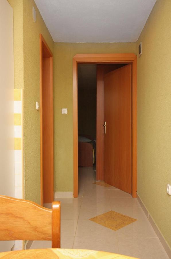 Apartments And Rooms With Parking Space Vrbnik, Krk - 5299 외부 사진