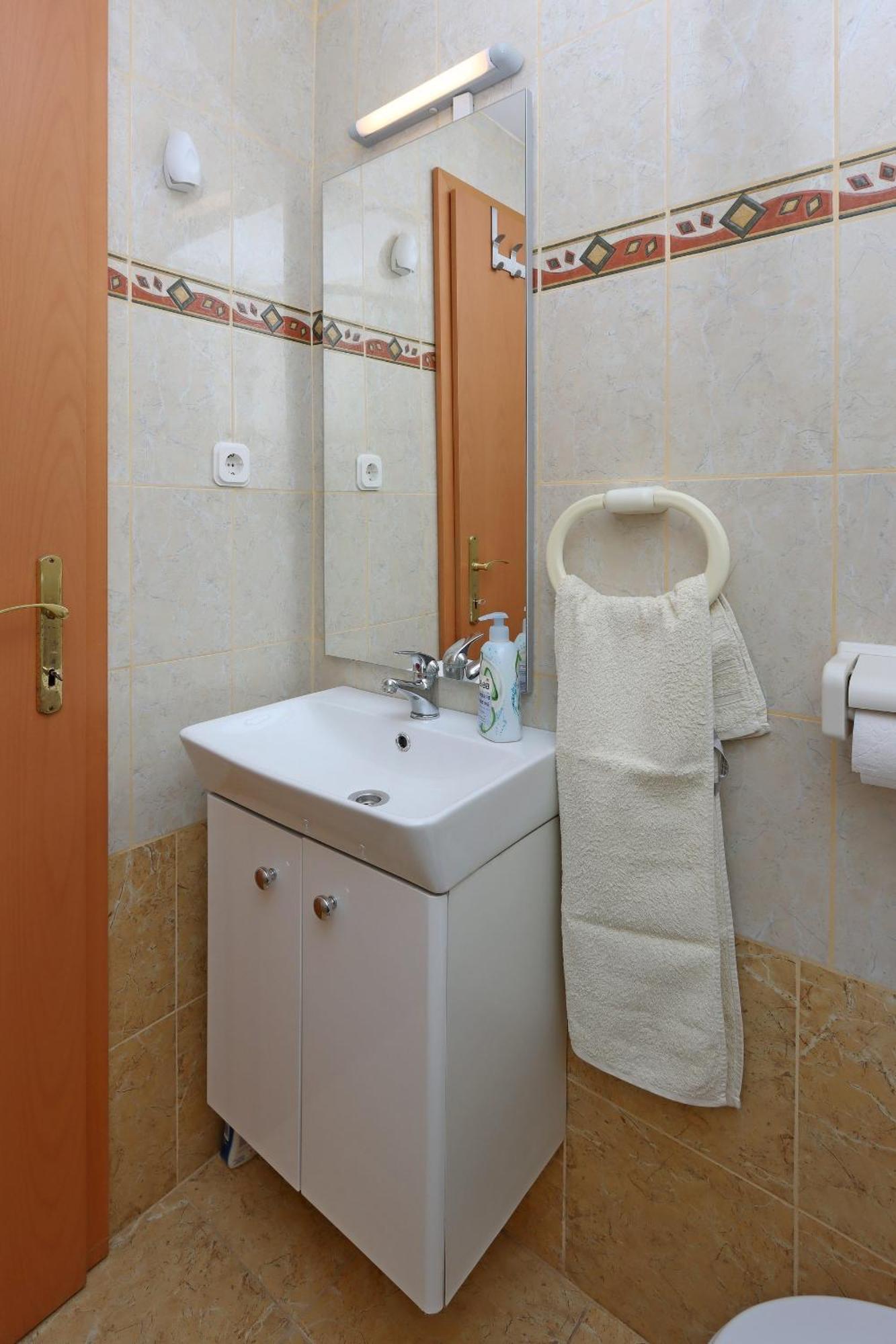 Apartments And Rooms With Parking Space Vrbnik, Krk - 5299 객실 사진
